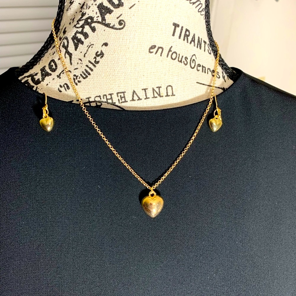 Paparazzi Gold heart shape necklace, bracelet &  pierced earrings set. NWT